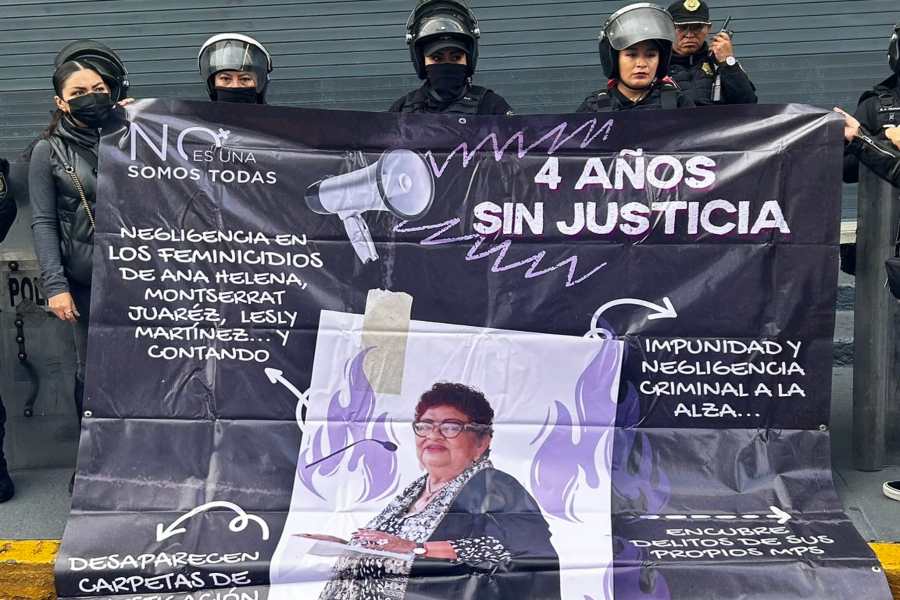 Familiares de víctimas de feminicidio se manifiestan frente a Fiscalía ...