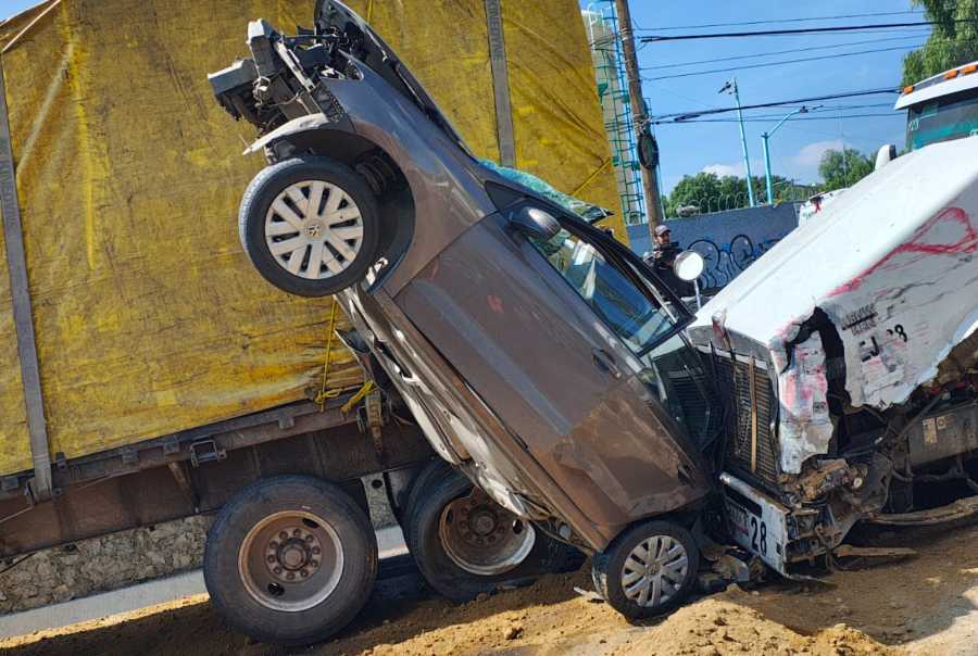Tráiler se queda sin frenos y embiste a varios vehículos en la México ...